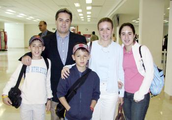Fernando Royo, Andrés, Lupita, Cecy y Fernando viajaron a Miami.