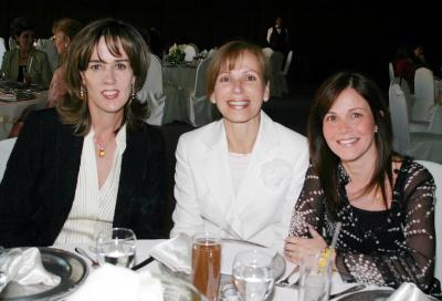 Analú Estrada, Laura de Alonso y María Ángeles de Estrada.