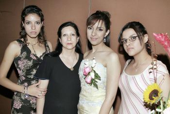 20 de marzo 2005

Por su cerrcano matrimonio, Claudia Lialiana Mora celebró una despedida de soltera en compañía de familiares y amigos.