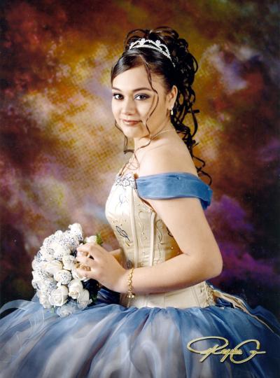 Srita Nayeli Harumi Soto López, en una foto de estudio.