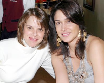 Marcela Cobián y Deborah Salmón.