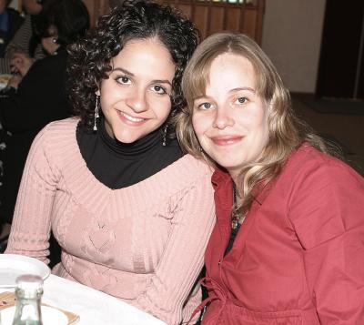 Paola Mexsen de Fahur y Mónica de Olivier.