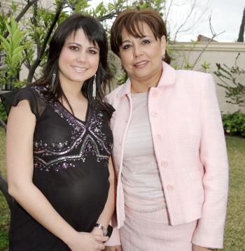 21 de marzo 2005

Ana Sofía de De la Garza con su mamá, la Sra. Anaya de Méndez.