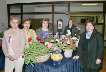 Gloria Belinda de Martínez, Lupita de Flores, Lupita de Gaucín, Silvia de Ybarra y Jesu de Adame.