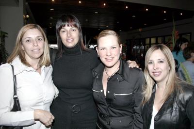 Érika Botello de González, Susana de Boheringer, Aurora Tenorio de López y Maru Chavalier de Giazomán.