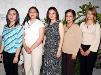 24 de marzo 2005

Fabiola Reyes Aceves recibió numerosas felicitaciones en la despedida de soltera que le ofreció Blanca Reyes.