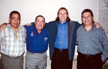 Manuel Falcón, Antonio Gutiérrez y Jorge Márquez con Héctor 'El Ruso' Adomaitis.