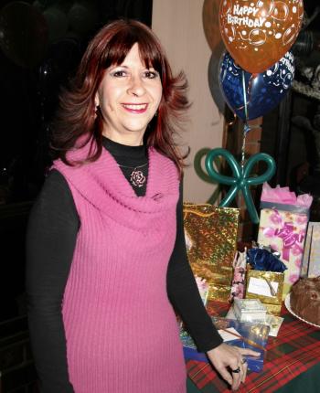 Luz María Horta Cantú recibió regalos el día de su fiesta de cumpleaños.