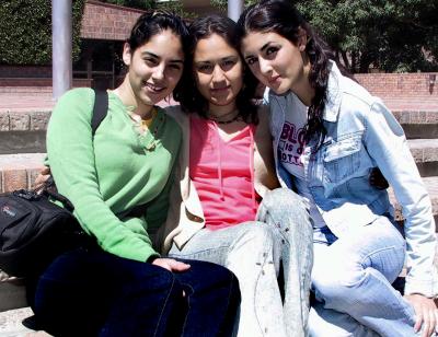 Paola, Laura Garza y Laura Valdés.