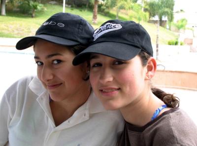 Mónica Alejandra y Mayra López Ruiz.