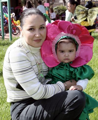 Ofelia Negrete y su hija Luciana Estrada Negrete.
