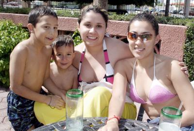 Rocío Corral, Samanta Sánchez, Emilio Corral y Braya Quiroga.
