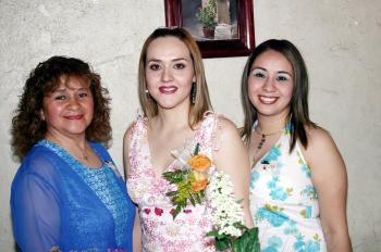 Abril Rivas Morales contraerá matrimonio en próximas fechas  y por ello, Josefina Lugo y Karla Salazar le ofrecieron una despedida de soltera.