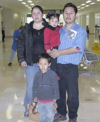 Héctor Flores, Aidé Pérez y Odalis Flores viajron a Tecate, Baja California