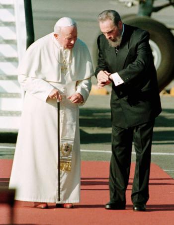 El Papa fue recibido con vítores y cánticos en la isla de Cuba.