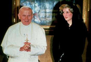 El Papa sostuvo una entrevista con Lady Di muy emotiva y respetuosa.