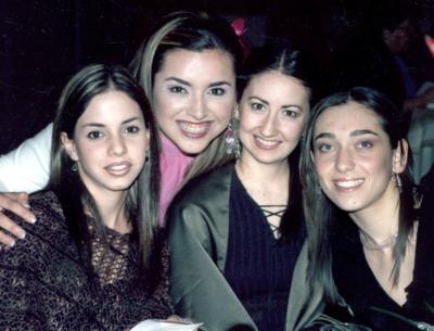 Karina Ortiz con Ana Lorena García, Ana Sofía Martín y Velina Murra.