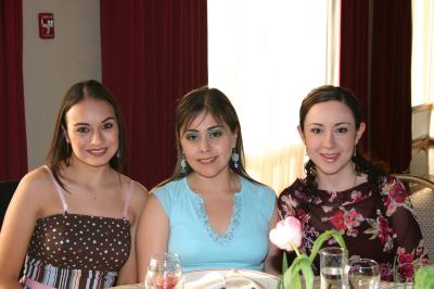02 de abril 
Valeria Correa con algunas amigas