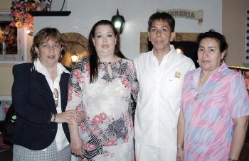 Gabriel Martínez García, festejó su cumpleaños en días pasados, con un convivio.
