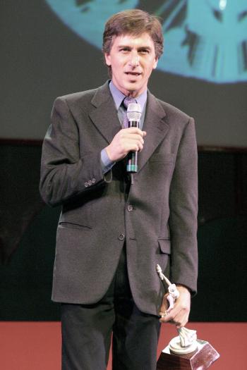 El actor Rafael Sánchez Navarro, obtuvo anoche el premio al Mejor Actor por su participación en la puesta en escena 'El teniente y lo que el gato dejó'.