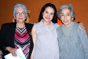 Gloria Mijares de Sasndoval y Graciela Álvarez Galván le ofrecieron una fiesta de canastilla a Iliana Nájera de Sandoval.