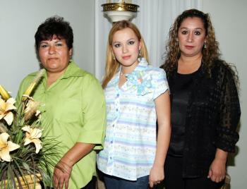 03 de abril 
 Sandra Leticia González de Zamora y Gloria Torres de Martínez le organizaron una fiesta de regalos a Sandra Cecilia Martínez Torres.
