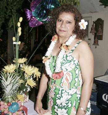 Una alegre fiesta estilo hawaiana fue la que disfrutó Aída Arenas Alvarado con motivo de su cumpleaños hace algunos días.