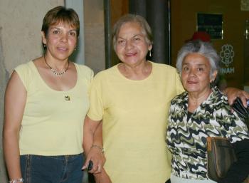 Yolanda Alatorre, Guilermina Escobedo y Martha Nelly de León.