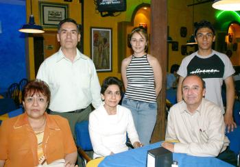 04 de abril
Paty Soto de Guerra, Marion de Soto, Juan José Soto, Fernando Guerra, Karina Guerra y Antonio Guerra.