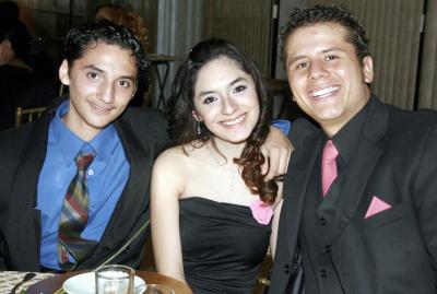 Emmanuel, Alicia y Humberto Rodríguez.