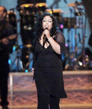 La cantante puertorriqueña India interpretó el tema Amigo.