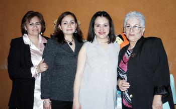 06 de abril 
Graciela Álvarez Galván, Gloria Mijares de Sandoval y Miriam Sandoval le ofrecieron una fiesta de canastilla a IlianaNájera de Sandoval.