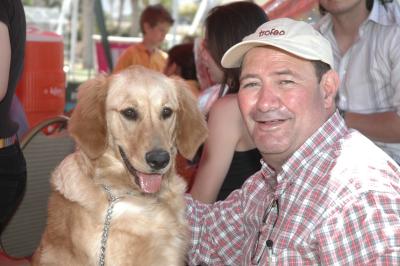 Rafael García de Alba con su mascota
