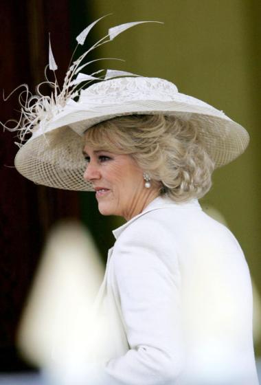 El atuendo del vestido en tono perla de Camilla, así como el estilo, fueron los 'adecuados' y el conjunto de la novia en general fue 'elegante y sutilmente romántico'.


'El color iba perfectamente con su color de pelo y con su tono de piel y todos los detalles han sido muy favorecedores', añadió esta especialista en moda.