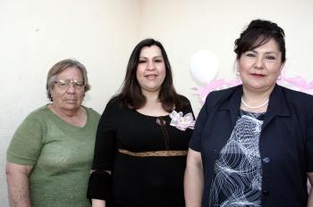 11 de abril 
Liliana Venegas de Valenzuela espera el nacimiento de su bebé, por lo que Raquel Maldonado y María de Lourdes de Venegas le ofrecieron una fiesta de canastilla