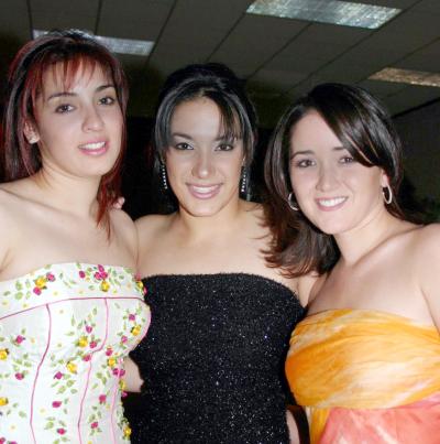 Cynthia y Mryel Bustos y Sofía López.