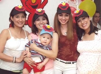 Hilda Cisneros, Dulce Díaz, Betty Lavín e Imelda Guerrero, en la fiesta del primer cumpleaños de Juan Alberto Rodríguez Díaz.