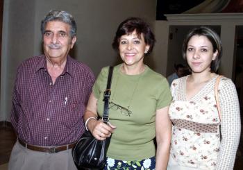 Juan Batarse, Olivia Marcos y Claudette Torres.