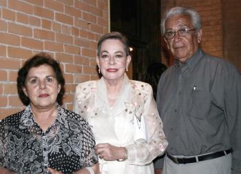 10 de abril
Yolanda de Cerecero, Rosa Elva de Barret y Eloy Cerecero.