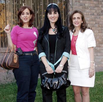 Linda Zarzar, Gaby Herrera y Katia Zarzar.