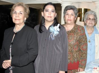 14 de abril 
Lucy Rivera Padilla, acompañada por las organizadoras de la fiesta de canastilla que le ofrecieron por el futuro nacimiento de su bebé.