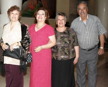 13 de abril
Carmen Yolanda Macías, Bertha Macías, Esthela Macías y Héctor Gutiérrez.