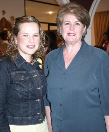 Margarita Willy y Aurora Tenorio de López.