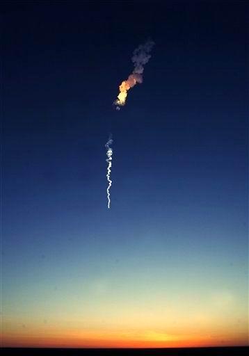 Sharípov, Chiao y Vittori regresarán a la Tierra el 25 de abril en la nave Soyuz TMA-5, actualmente enganchada a la ISS y que será sustituida por la Soyuz TMA-6.

Como las expediciones anteriores, Krikaliov y Philips deberán vivir en la ISS durante medio año y, además del intenso trabajo que supone mantener el ingenio en funcionamiento, realizarán un ciclo nuevo de pruebas científicas y al menos dos caminatas espaciales.