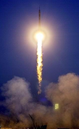 Mientras los rusos y estadounidenses se ocupan del relevo de las expediciones, Vittori realizará la misión 'Eneida', que comprende más de 22 experimentos elaborados por científicos de Italia, Rusia y otros países europeos.