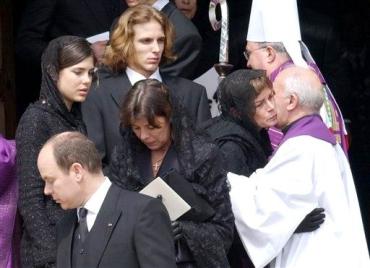 Los funerales de Estado por el príncipe Rainiero III de Mónaco, fallecido el pasado día 6 de abril a los 81 años, se llevaron a cabo en la Catedral del Principado, en presencia de numerosas personalidades mundiales, incluidos nueve jefes de Estado.