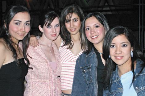 Y ¡LLEGO LA NOCHE!Nadia Rivera, Adriana Alcantara, Sandra González, Fer Acosta y Marisol Líen