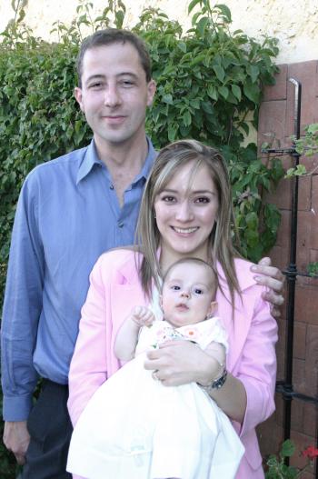 15 de abril
René Fortoul y su esposa, la Sra. Iasone Belausteguigoitia, con su nenita Lourdes.