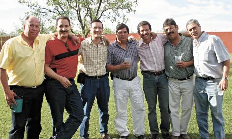 Se reúne grupo de amigos a festejarFernando Estrada, Guillermo Canales, Luis Sánchez,  Jorge Gurza, Manuel González, Bullo Corona y Fernando Velazquez