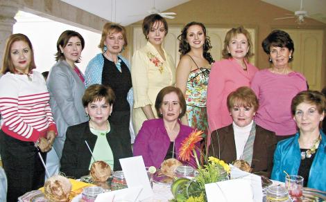 Brenda Madero le dice adiós a la solteríaLucy Nhora, Mary de Kort, Boni Schuwltz de Carrillo, Bertha M. de Madero, Brenda madero, Lawrette Schultz de Aguilera, Susana de Dueñes, Lety de Villarreal, Cecy  de Martínez, Silvia y Martha Dávila